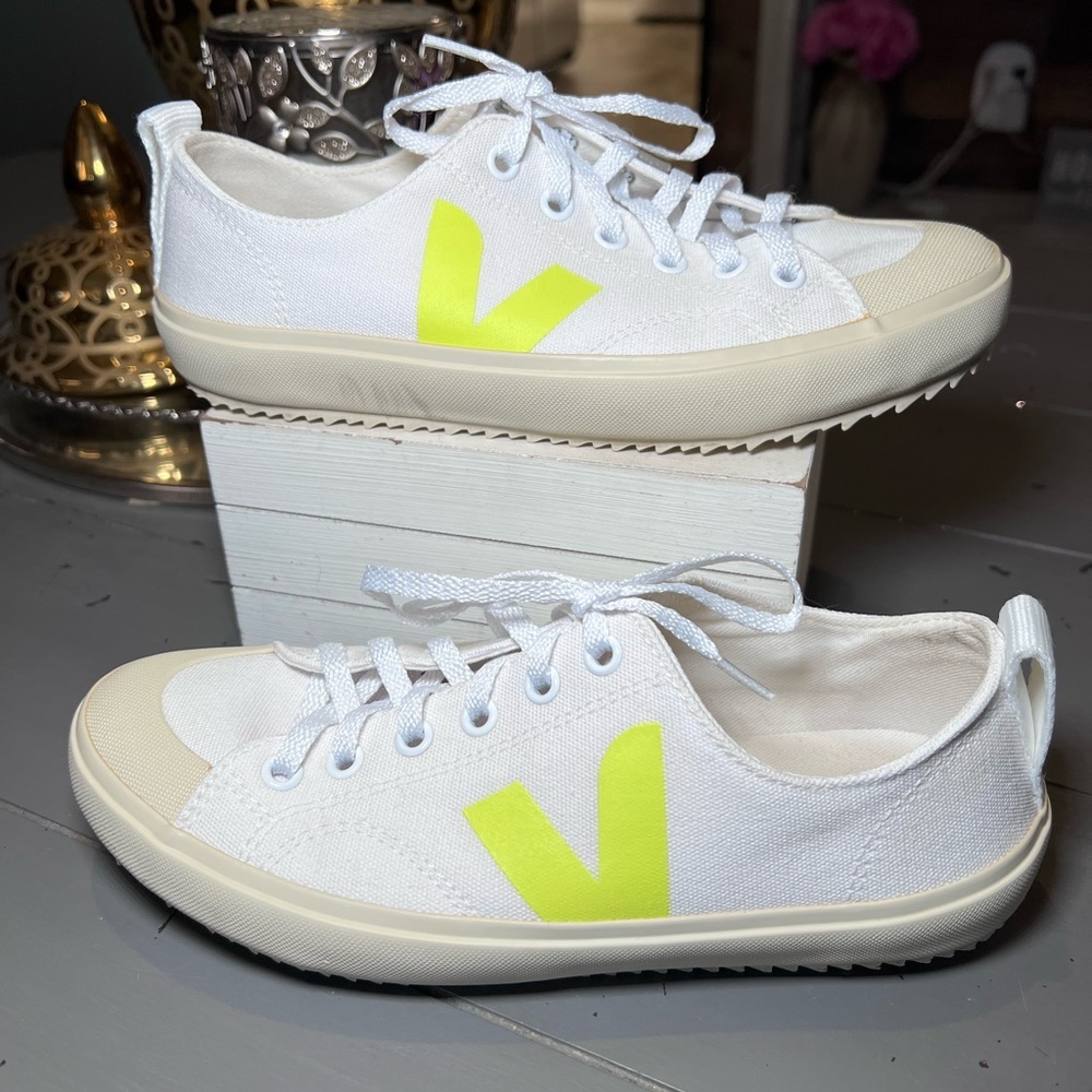 Veja White Canvas Women's Sneakers with Neon Yellow Accent Size 6